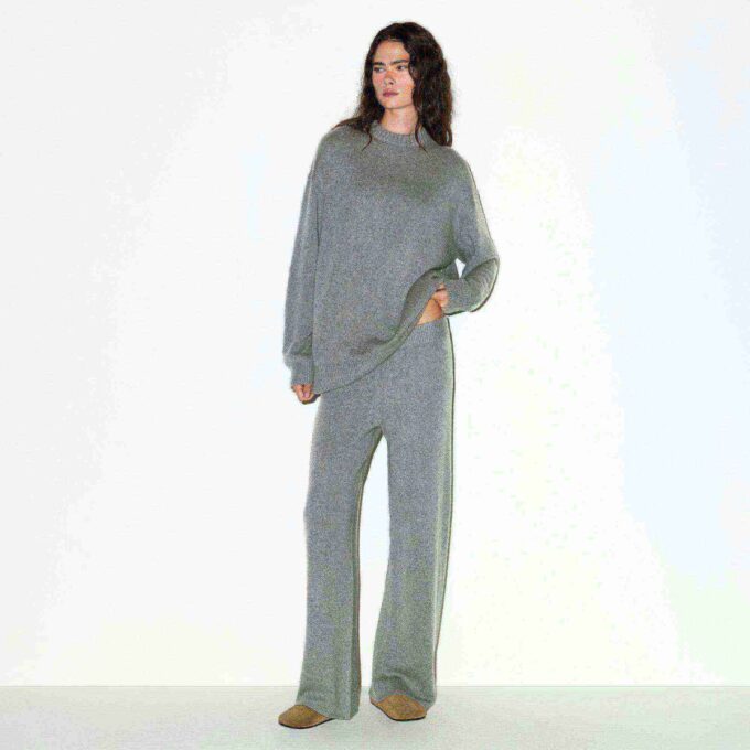 CASHMERE OVERSIZED SWEATER CASHMERE OVERSIZED SWEATER