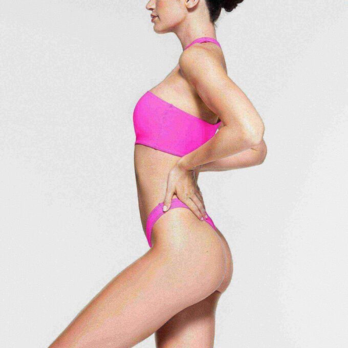 FITS EVERYBODY CUT OUT SUPER CROPPED TOP FITS EVERYBODY CUT OUT SUPER CROPPED TOP