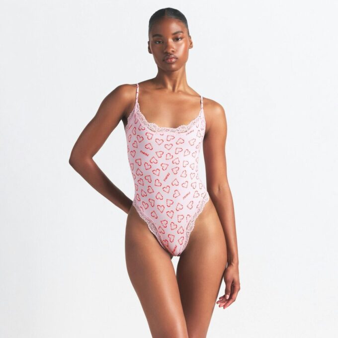 FITS EVERYBODY LACE CAMI BODYSUIT FITS EVERYBODY LACE CAMI BODYSUIT