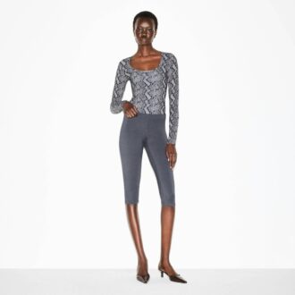 FITS EVERYBODY LONG SLEEVE SCOOP BODYSUIT