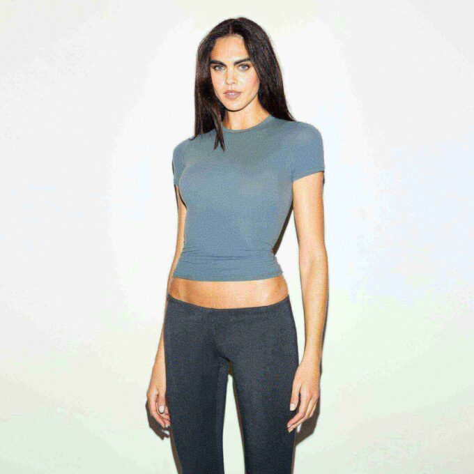 FITS EVERYBODY T-SHIRT FITS EVERYBODY T-SHIRT