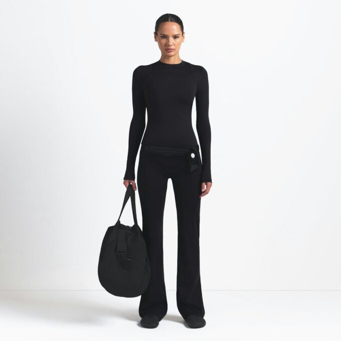 NikeSKIMS AIRY LONG SLEEVE CREW NECK TOP NikeSKIMS AIRY LONG SLEEVE CREW NECK TOP