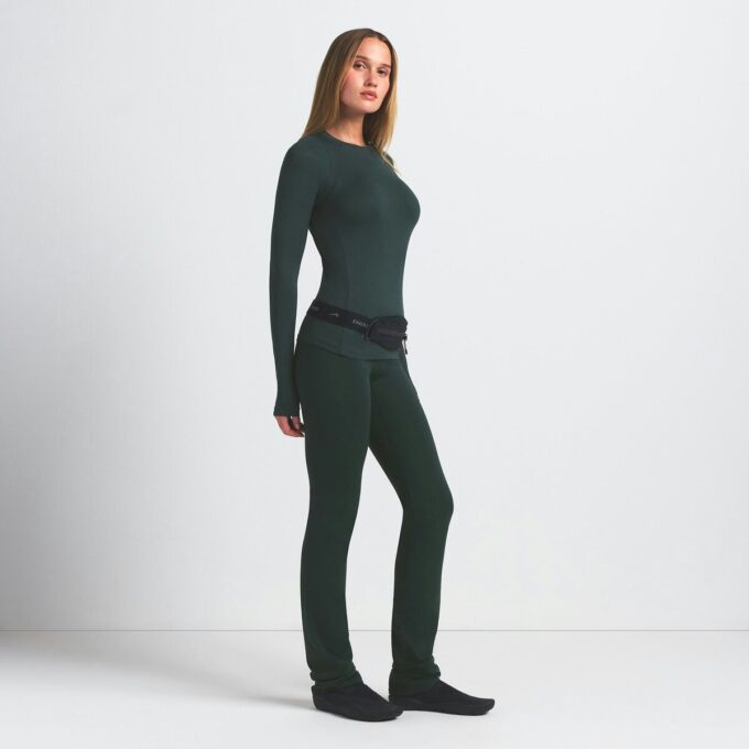 NikeSKIMS AIRY LONG SLEEVE CREW NECK TOP