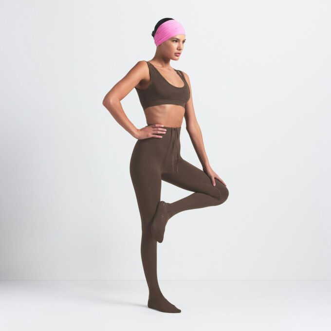 NikeSKIMS MATTE FOOTSIE GRIP LEGGING