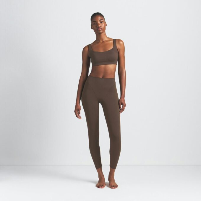 NikeSKIMS MATTE V-LINE 26″ LEGGING NikeSKIMS MATTE V-LINE 26″ LEGGING