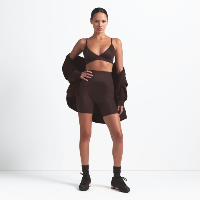 NikeSKIMS SHINE BONDED WAIST 5″ BIKER SHORT NikeSKIMS SHINE BONDED WAIST 5″ BIKER SHORT