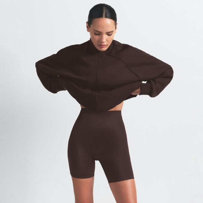 NikeSKIMS SHINE BONDED WAIST 5″ BIKER SHORT NikeSKIMS SHINE BONDED WAIST 5″ BIKER SHORT