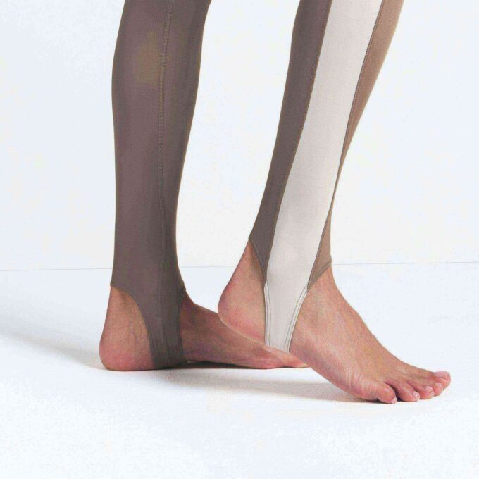 NikeSKIMS SHINE DRAWCORD STIRRUP 26″ LEGGING