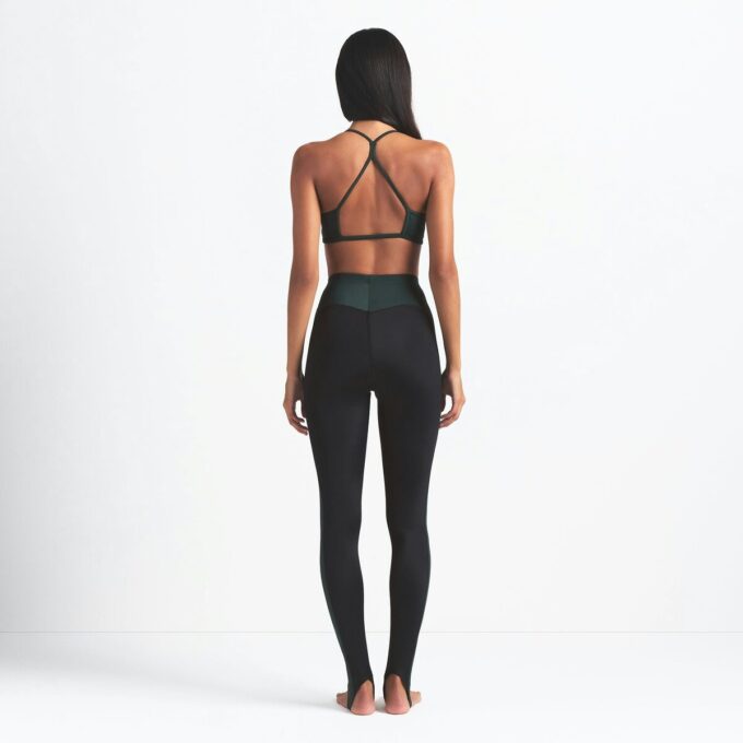 NikeSKIMS SHINE DRAWCORD STIRRUP 26″ LEGGING NikeSKIMS SHINE DRAWCORD STIRRUP 26″ LEGGING