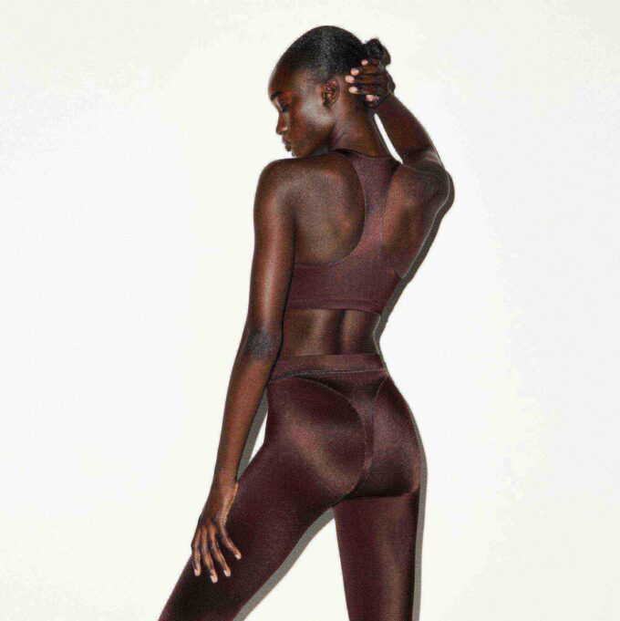 NikeSKIMS SHINE V-LINE 26″ LEGGING NikeSKIMS SHINE V-LINE 26″ LEGGING