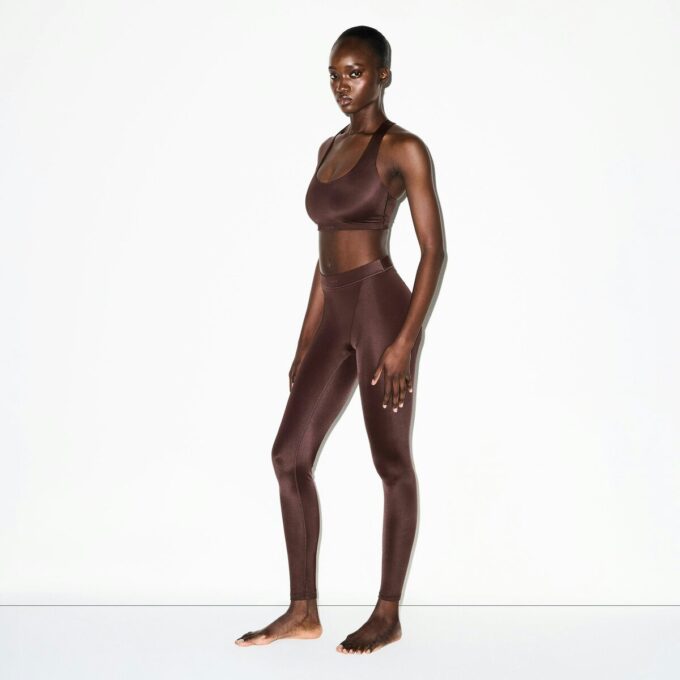 NikeSKIMS SHINE V-LINE 26″ LEGGING NikeSKIMS SHINE V-LINE 26″ LEGGING