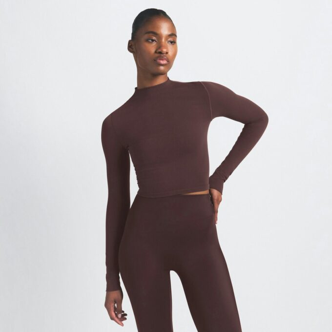 NikeSKIMS VINTAGE SEAMLESS MOCK NECK CROP TOP NikeSKIMS VINTAGE SEAMLESS MOCK NECK CROP TOP
