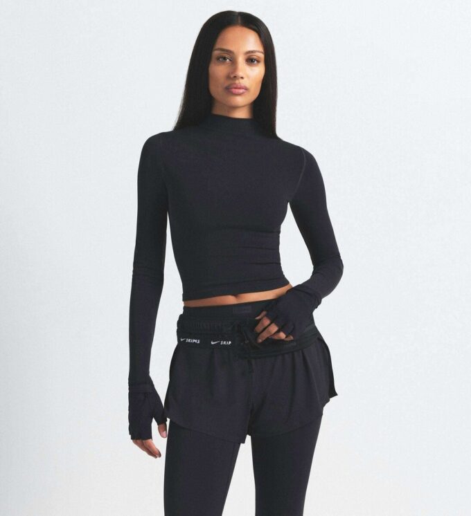 NikeSKIMS VINTAGE SEAMLESS MOCK NECK CROP TOP NikeSKIMS VINTAGE SEAMLESS MOCK NECK CROP TOP