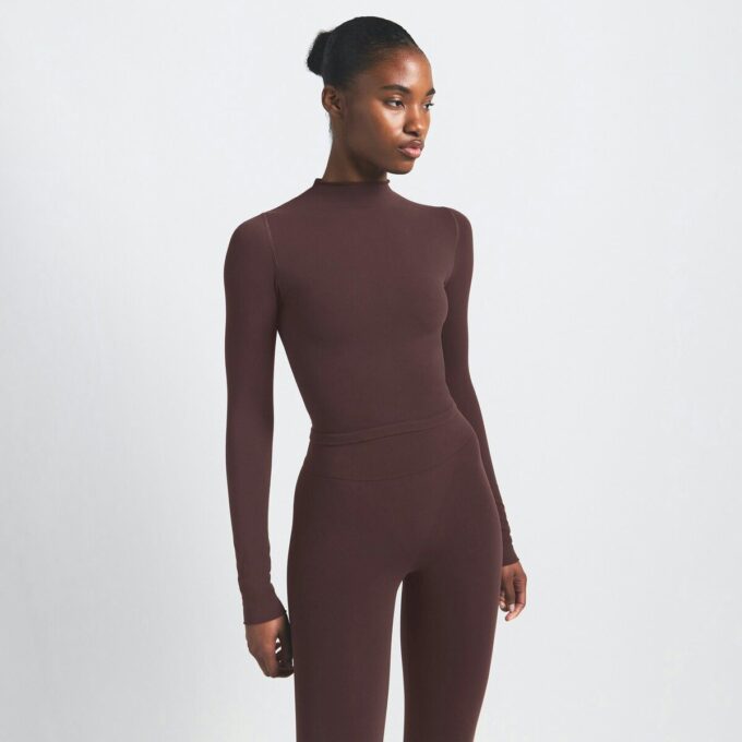 NikeSKIMS VINTAGE SEAMLESS MOCK NECK CROP TOP NikeSKIMS VINTAGE SEAMLESS MOCK NECK CROP TOP