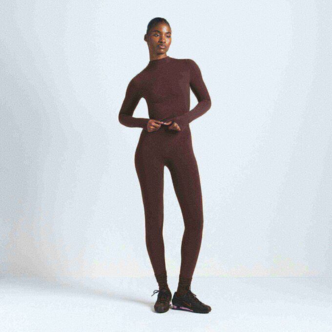 NikeSKIMS VINTAGE SEAMLESS MOCK NECK CROP TOP NikeSKIMS VINTAGE SEAMLESS MOCK NECK CROP TOP