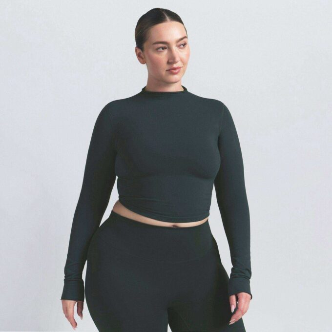 NikeSKIMS VINTAGE SEAMLESS MOCK NECK CROP TOP NikeSKIMS VINTAGE SEAMLESS MOCK NECK CROP TOP