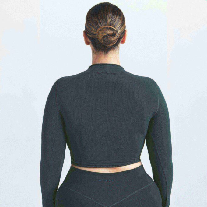 NikeSKIMS VINTAGE SEAMLESS MOCK NECK CROP TOP NikeSKIMS VINTAGE SEAMLESS MOCK NECK CROP TOP