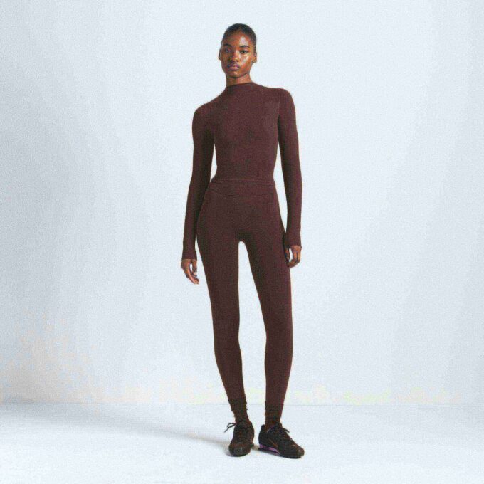 NikeSKIMS VINTAGE SEAMLESS MOCK NECK CROP TOP NikeSKIMS VINTAGE SEAMLESS MOCK NECK CROP TOP