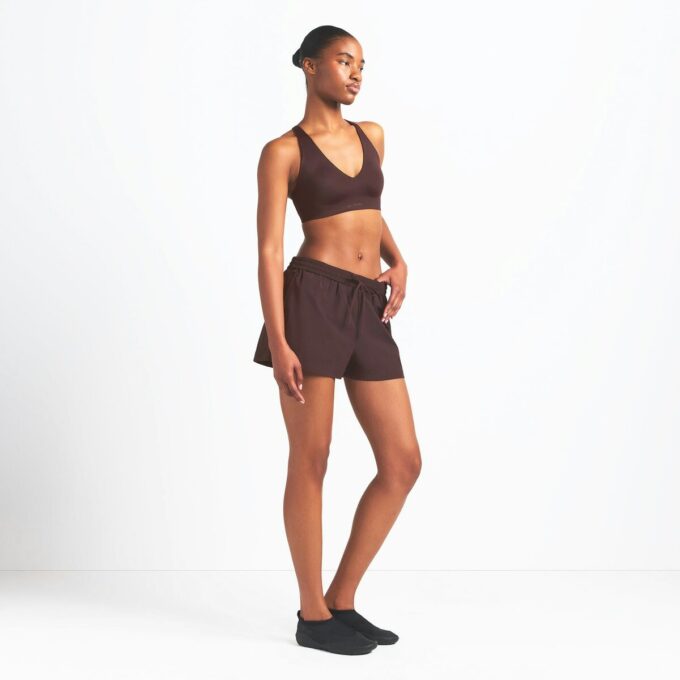NikeSKIMS WOVEN NYLON 5″ TRACK SHORT