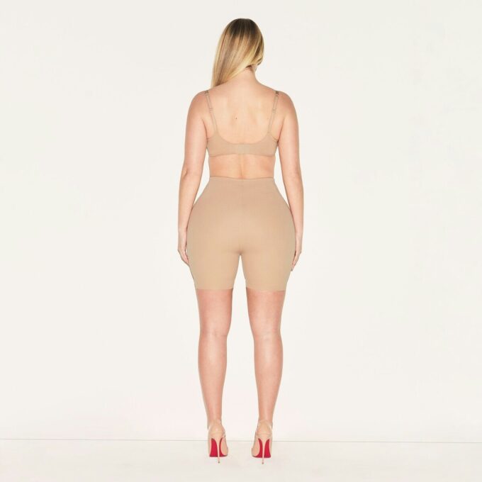 SKIMS BODY HIP ENHANCING PADDED SHORT SKIMS BODY HIP ENHANCING PADDED SHORT