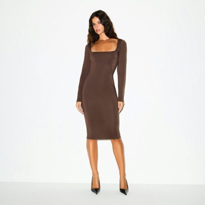 SMOOTH LAYERS SQUARE NECK MIDI DRESS