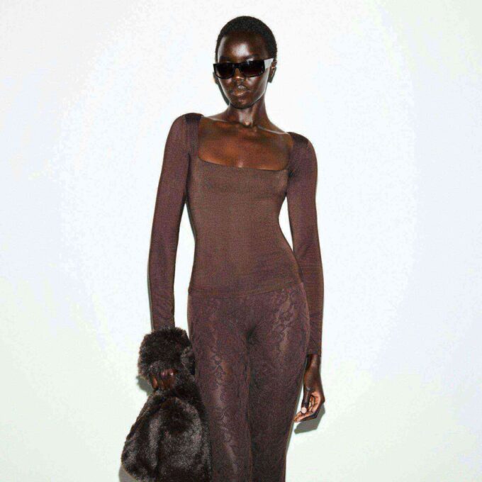 SMOOTH LAYERS SQUARE NECK TOP SMOOTH LAYERS SQUARE NECK TOP