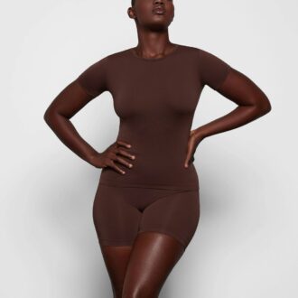 SOFT SMOOTHING SEAMLESS T-SHIRT