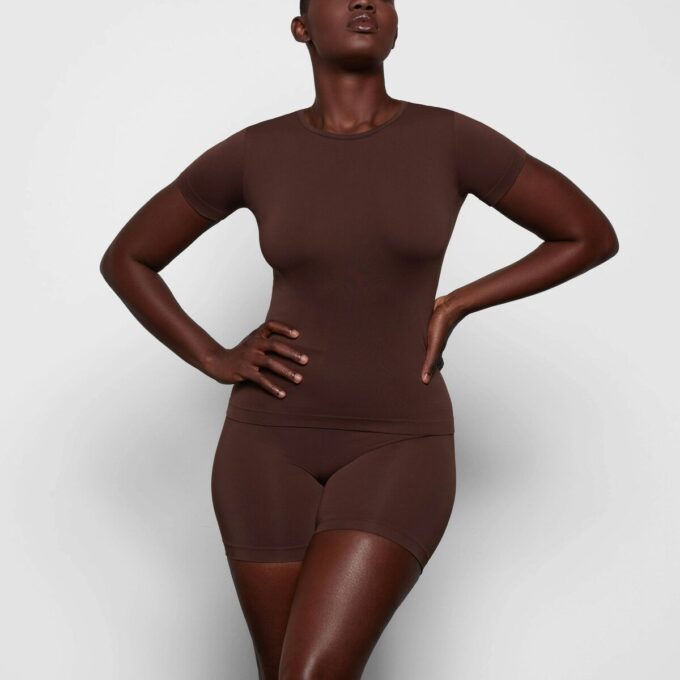 SOFT SMOOTHING SEAMLESS T-SHIRT SOFT SMOOTHING SEAMLESS T-SHIRT