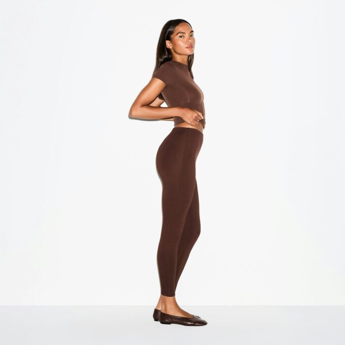 THE ESSENTIAL COLLECTION HIGH-WAISTED LEGGING THE ESSENTIAL COLLECTION HIGH-WAISTED LEGGING