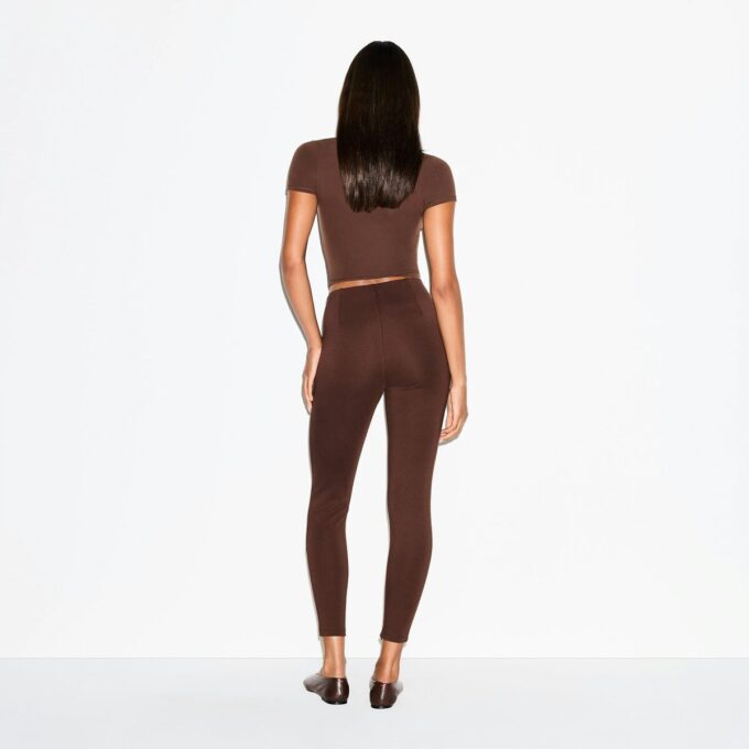 THE ESSENTIAL COLLECTION HIGH-WAISTED LEGGING THE ESSENTIAL COLLECTION HIGH-WAISTED LEGGING