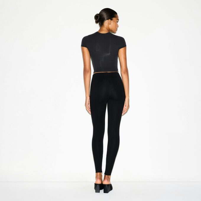 THE ESSENTIAL COLLECTION HIGH-WAISTED LEGGING THE ESSENTIAL COLLECTION HIGH-WAISTED LEGGING