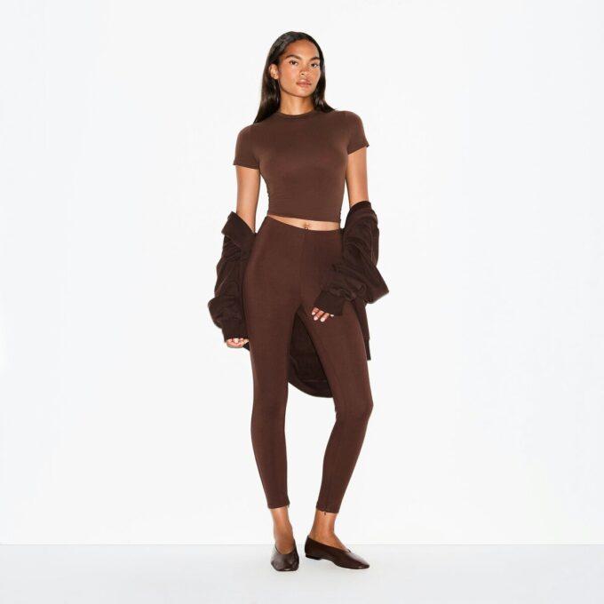 THE ESSENTIAL COLLECTION HIGH-WAISTED LEGGING THE ESSENTIAL COLLECTION HIGH-WAISTED LEGGING