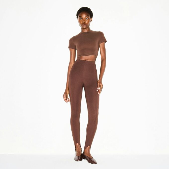 THE ESSENTIAL COLLECTION HIGH-WAISTED STIRRUP LEGGING THE ESSENTIAL COLLECTION HIGH-WAISTED STIRRUP LEGGING