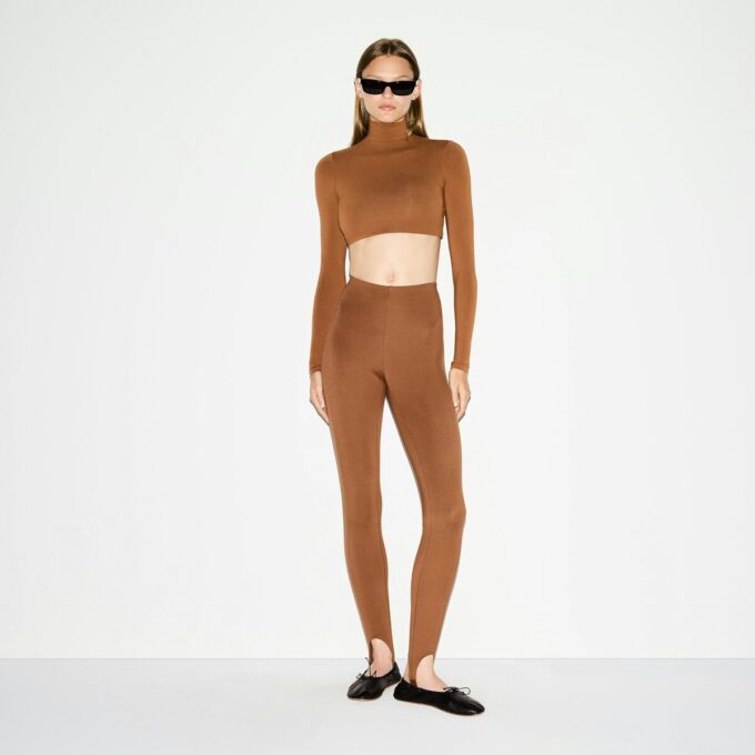 THE ESSENTIAL COLLECTION HIGH-WAISTED STIRRUP LEGGING THE ESSENTIAL COLLECTION HIGH-WAISTED STIRRUP LEGGING