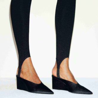 THE ESSENTIAL COLLECTION HIGH-WAISTED STIRRUP LEGGING