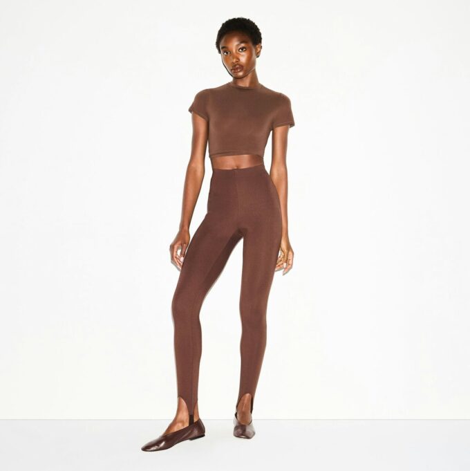 THE ESSENTIAL COLLECTION HIGH-WAISTED STIRRUP LEGGING THE ESSENTIAL COLLECTION HIGH-WAISTED STIRRUP LEGGING