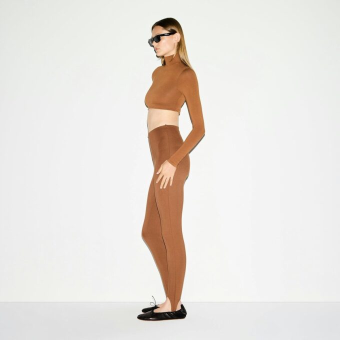 THE ESSENTIAL COLLECTION HIGH-WAISTED STIRRUP LEGGING THE ESSENTIAL COLLECTION HIGH-WAISTED STIRRUP LEGGING