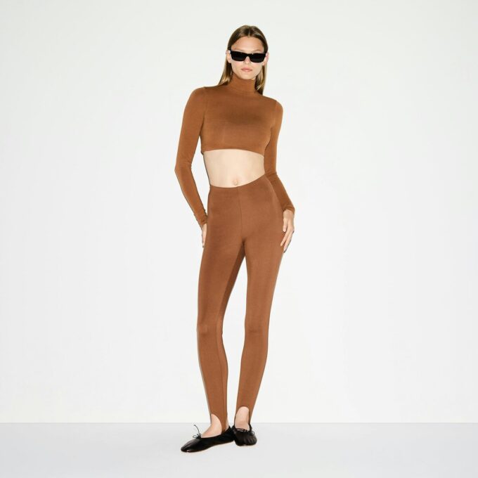 THE ESSENTIAL COLLECTION HIGH-WAISTED STIRRUP LEGGING THE ESSENTIAL COLLECTION HIGH-WAISTED STIRRUP LEGGING