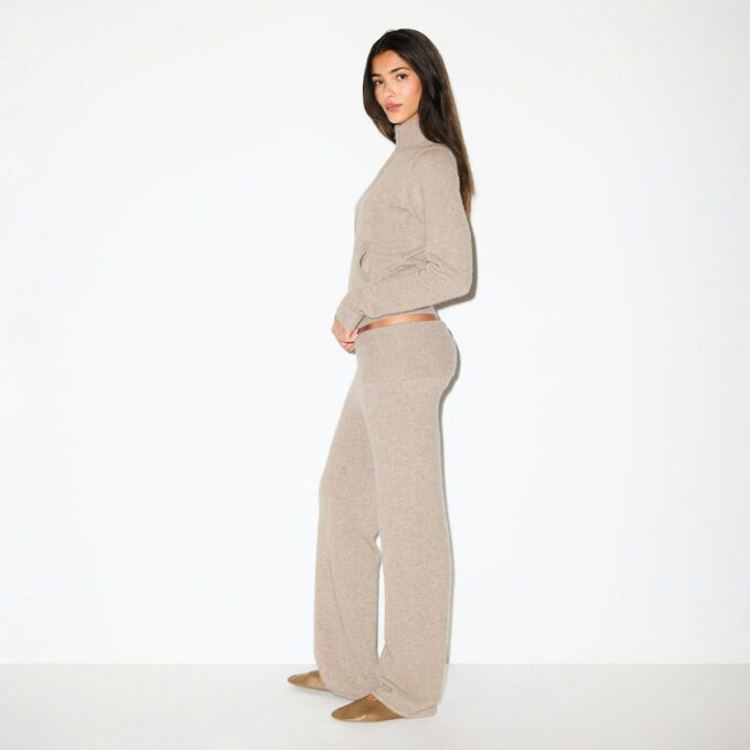 WOOL CASHMERE ZIP UP MOCK NECK SWEATER WOOL CASHMERE ZIP UP MOCK NECK SWEATER