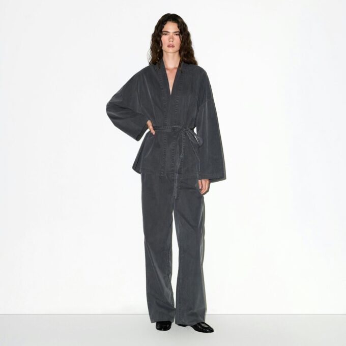 WOVEN LOUNGE OVERSIZED WRAP TOP WOVEN LOUNGE OVERSIZED WRAP TOP