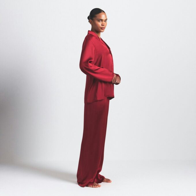 WOVEN SHINE LONG SLEEP SET WOVEN SHINE LONG SLEEP SET